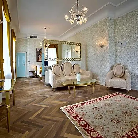 Art Kastiel Hotel 4*