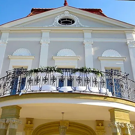 Art Kastiel Hotel Tomasov