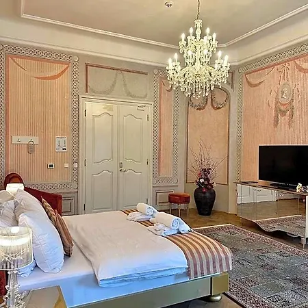 Art Kastiel Otel Tomášov